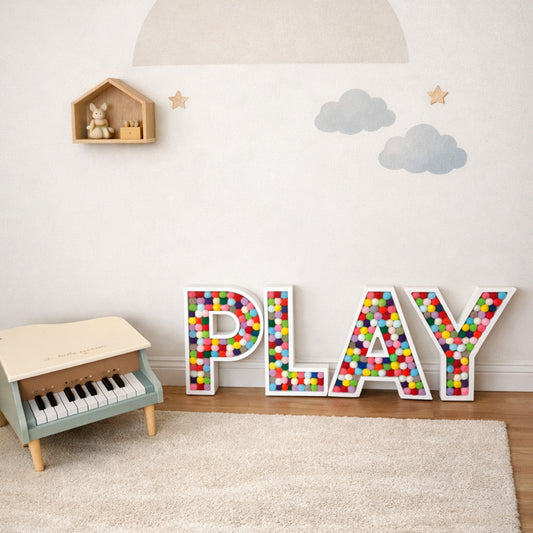 Ponponlu Harf Seti PLAY Renkli – 4 Harf, 30 cm